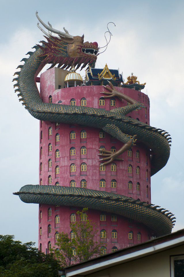 Wat-Sampran-dragon-temple-NeoPlaces
