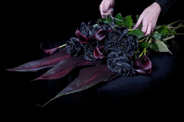 florist-black-roses-london-valentine-NeoPlaces